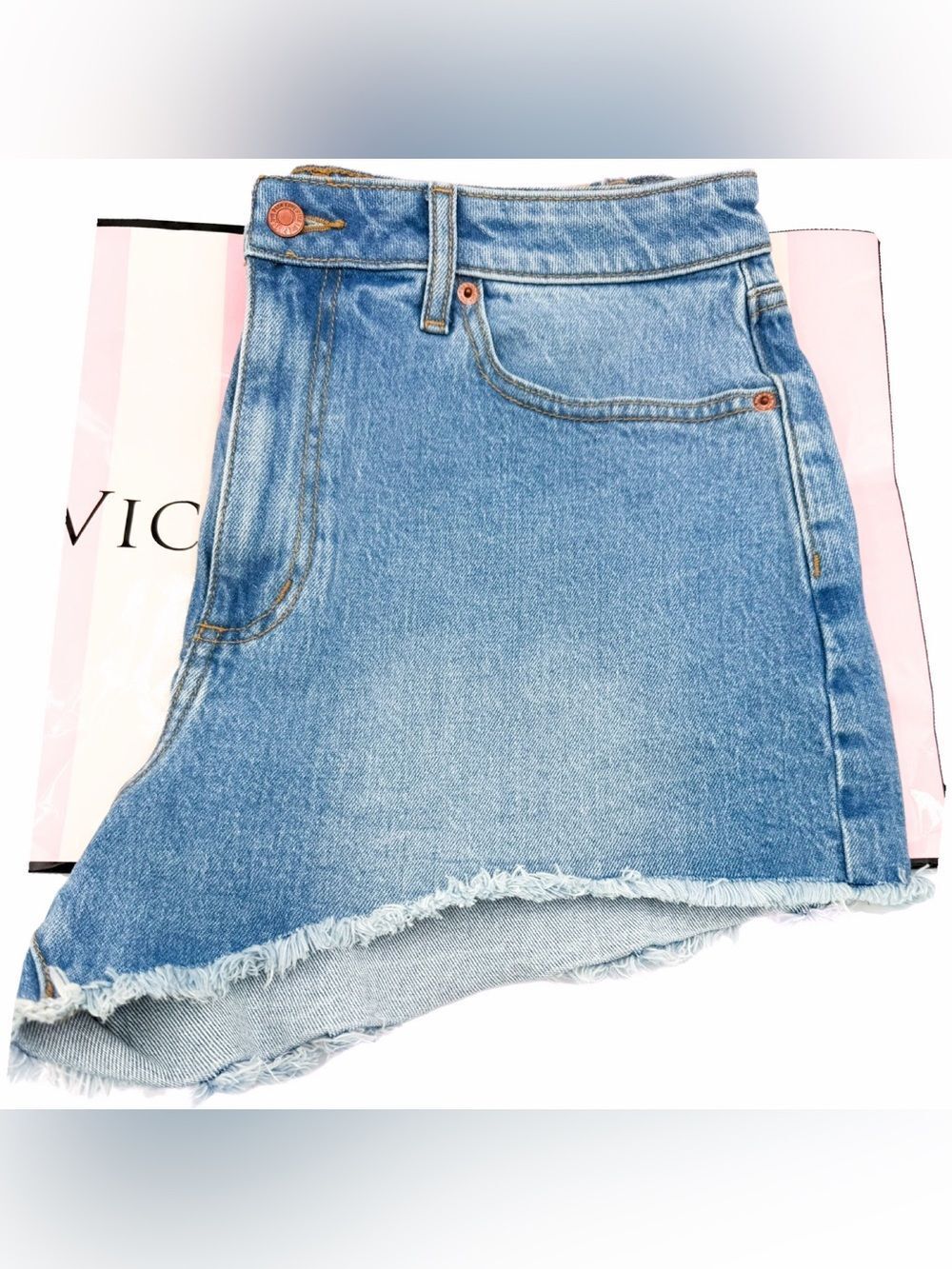 NWT VICTORIA’S SECRET PINK SIZE 14 LIGHT WASH BLUE DENIM SHORTS SUMMER 2026
